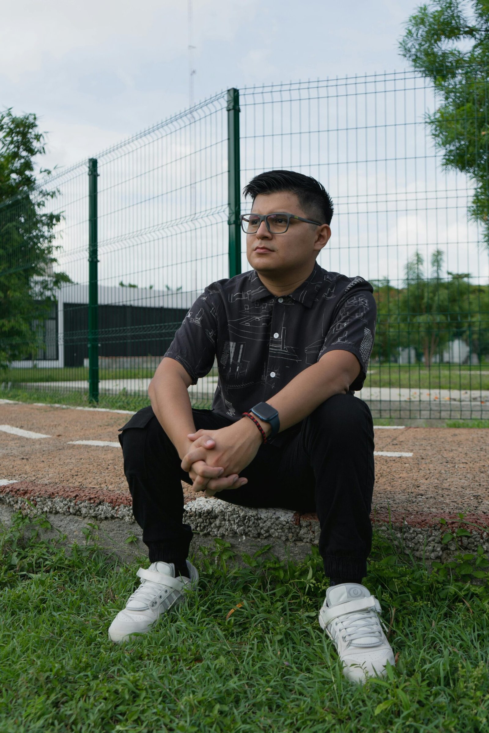 Free stock photo of camisa, hombre, lentes